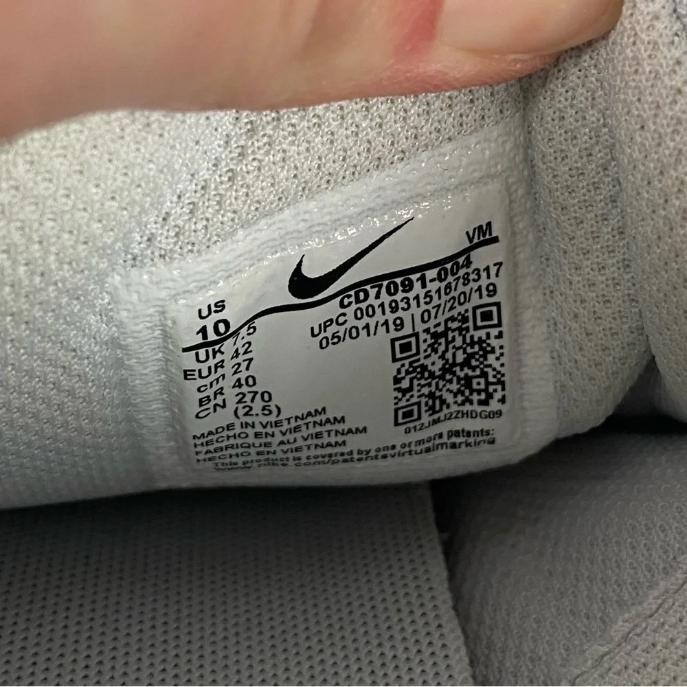Nike Grey White Athletic Tennis Shoes All Day Everyday Comfort